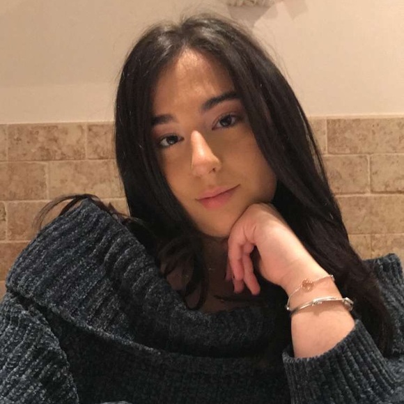 Meet your Posher, Anna - Picture 2 of 4